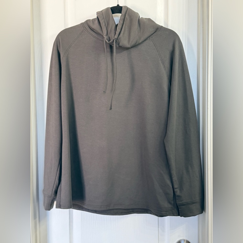 32Heat Gray Longsleeve Sweatshirt w/turtleneck drawstring Size M